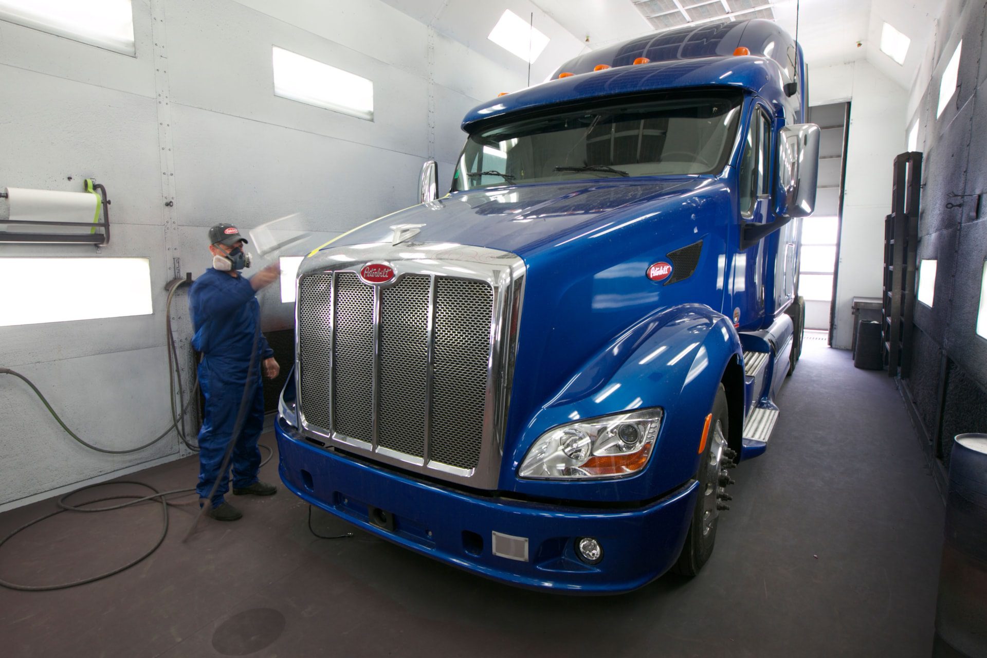 TLG_Semi-Truck-Body-Shop-Hero TLG_Semi-Truck-Body-Shop-Hero